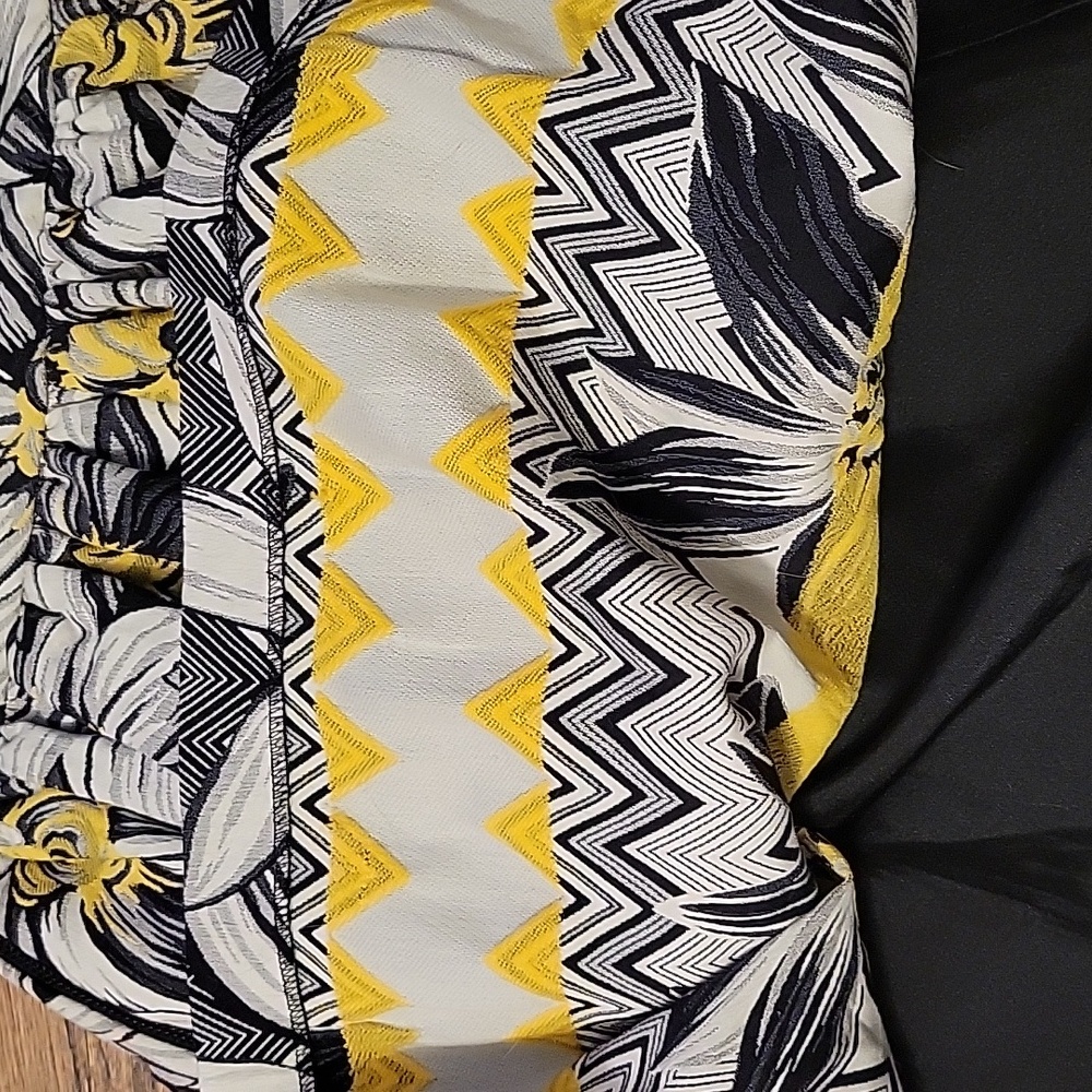 Alice + Olivia flirty skirt - Picture 5 of 11